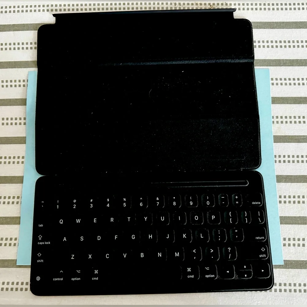 Apple Smart iPad Keyboard iPad Pro 10.5-inch, Open Box
